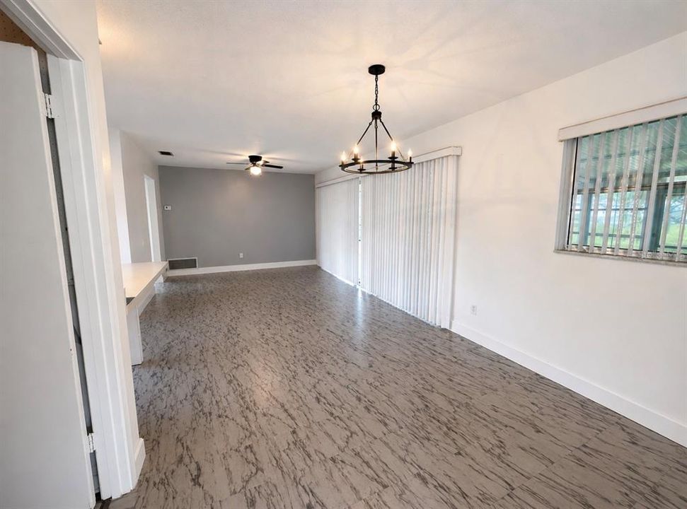 Active With Contract: $179,500 (2 beds, 1 baths, 956 Square Feet)