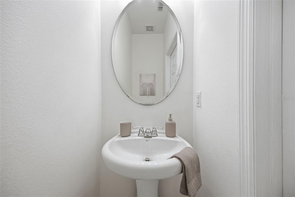 For Sale: $395,000 (3 beds, 2 baths, 1596 Square Feet)