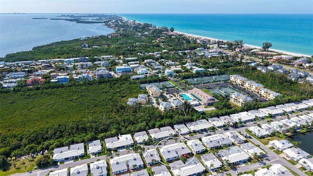Под контрактом: $435,000 (2 спален, 2 ванн, 1322 Квадратных фут)