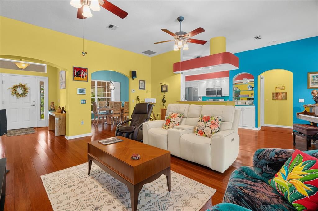 En Venta: $524,999 (3 camas, 2 baños, 2009 Pies cuadrados)