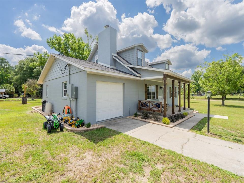 For Sale: $520,000 (3 beds, 3 baths, 1980 Square Feet)
