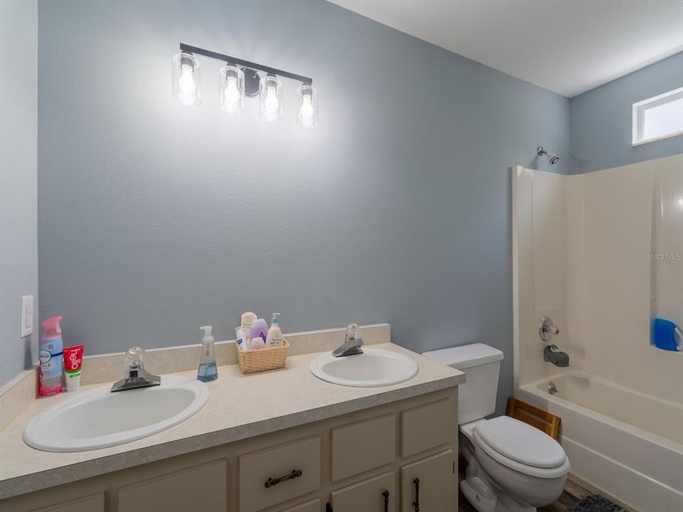 For Sale: $520,000 (3 beds, 3 baths, 1980 Square Feet)