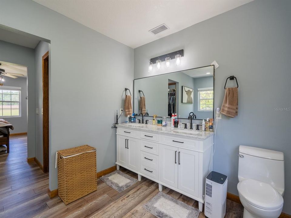 For Sale: $520,000 (3 beds, 3 baths, 1980 Square Feet)