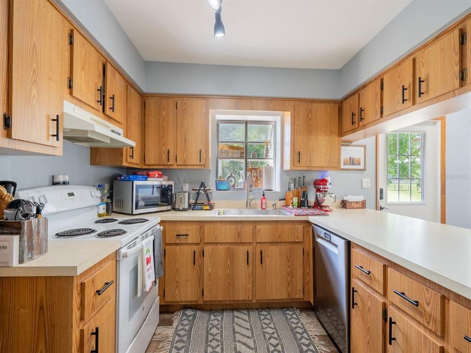 For Sale: $520,000 (3 beds, 3 baths, 1980 Square Feet)
