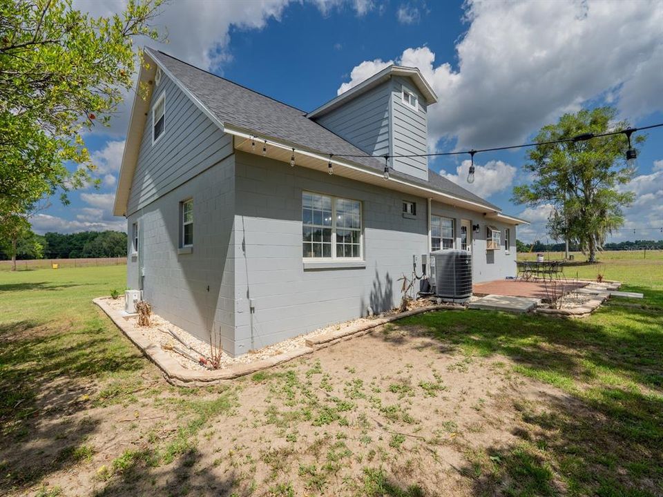 For Sale: $520,000 (3 beds, 3 baths, 1980 Square Feet)