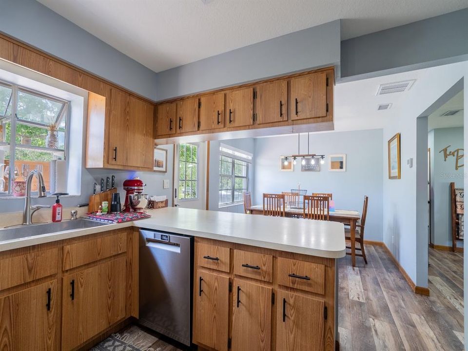For Sale: $520,000 (3 beds, 3 baths, 1980 Square Feet)