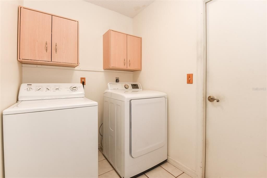Activo con contrato: $399,000 (3 camas, 3 baños, 2217 Pies cuadrados)
