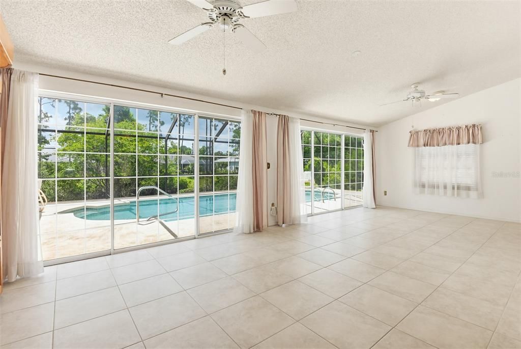 Activo con contrato: $399,000 (3 camas, 3 baños, 2217 Pies cuadrados)
