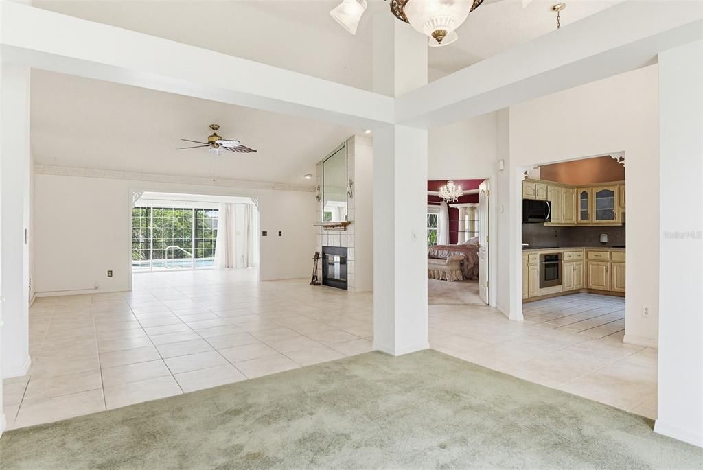 Activo con contrato: $399,000 (3 camas, 3 baños, 2217 Pies cuadrados)