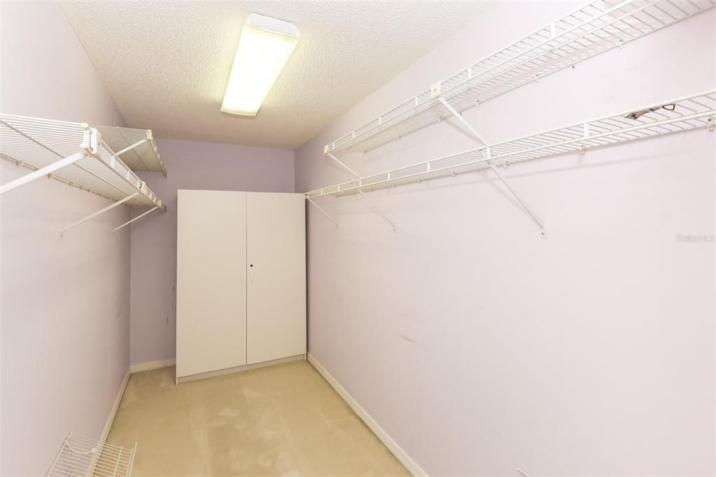 Activo con contrato: $399,000 (3 camas, 3 baños, 2217 Pies cuadrados)