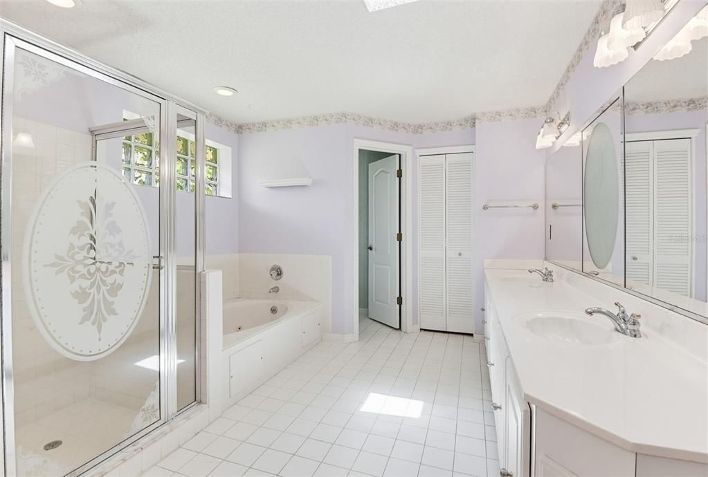 Activo con contrato: $399,000 (3 camas, 3 baños, 2217 Pies cuadrados)
