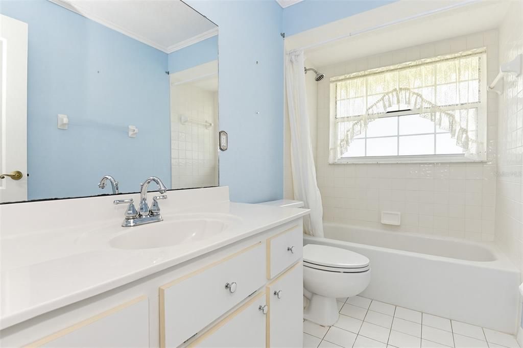 Activo con contrato: $399,000 (3 camas, 3 baños, 2217 Pies cuadrados)
