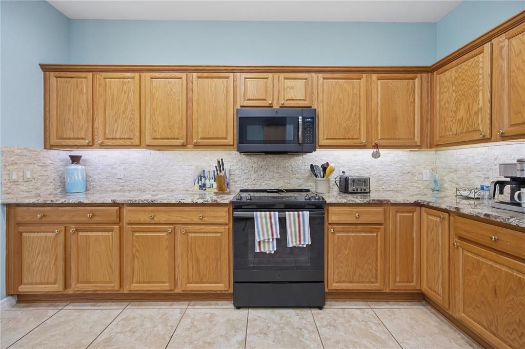 For Sale: $409,999 (3 beds, 2 baths, 2413 Square Feet)