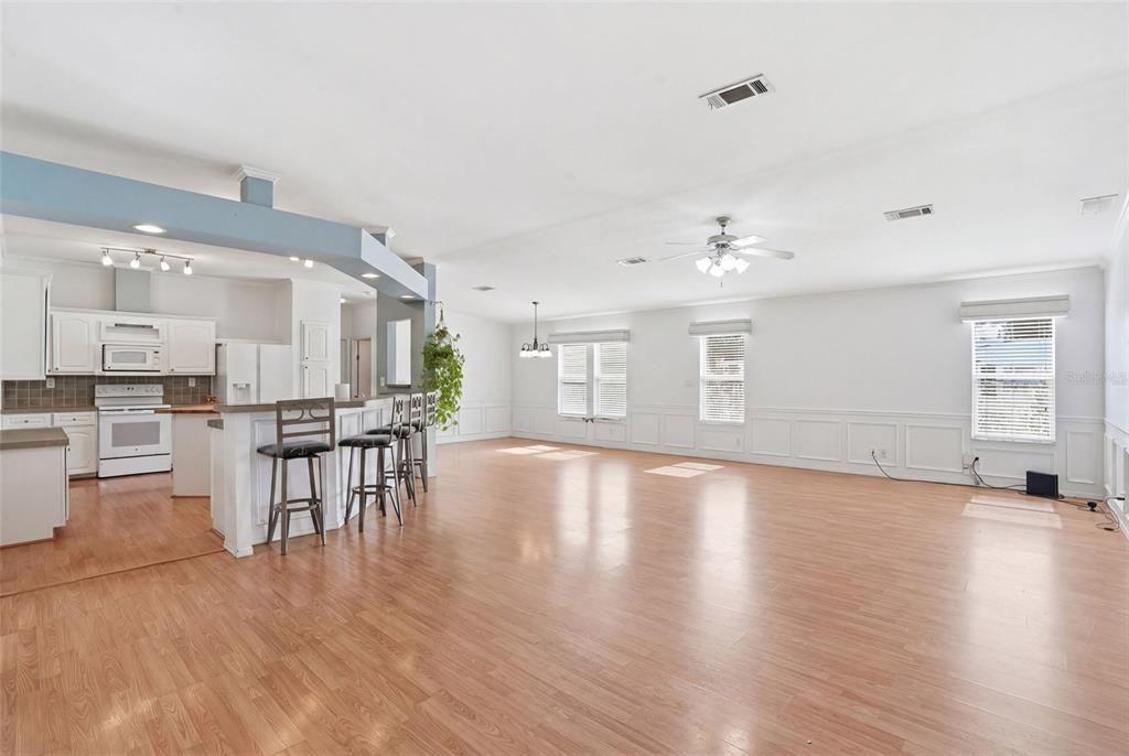 For Sale: $299,500 (3 beds, 3 baths, 2324 Square Feet)