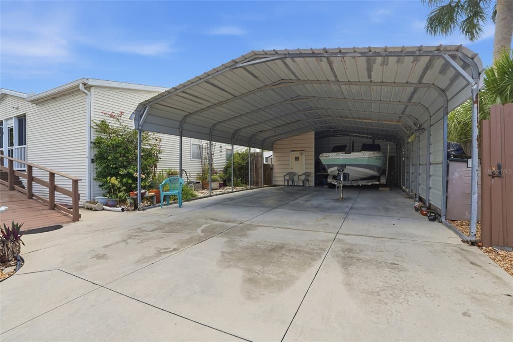 For Sale: $299,500 (3 beds, 3 baths, 2324 Square Feet)