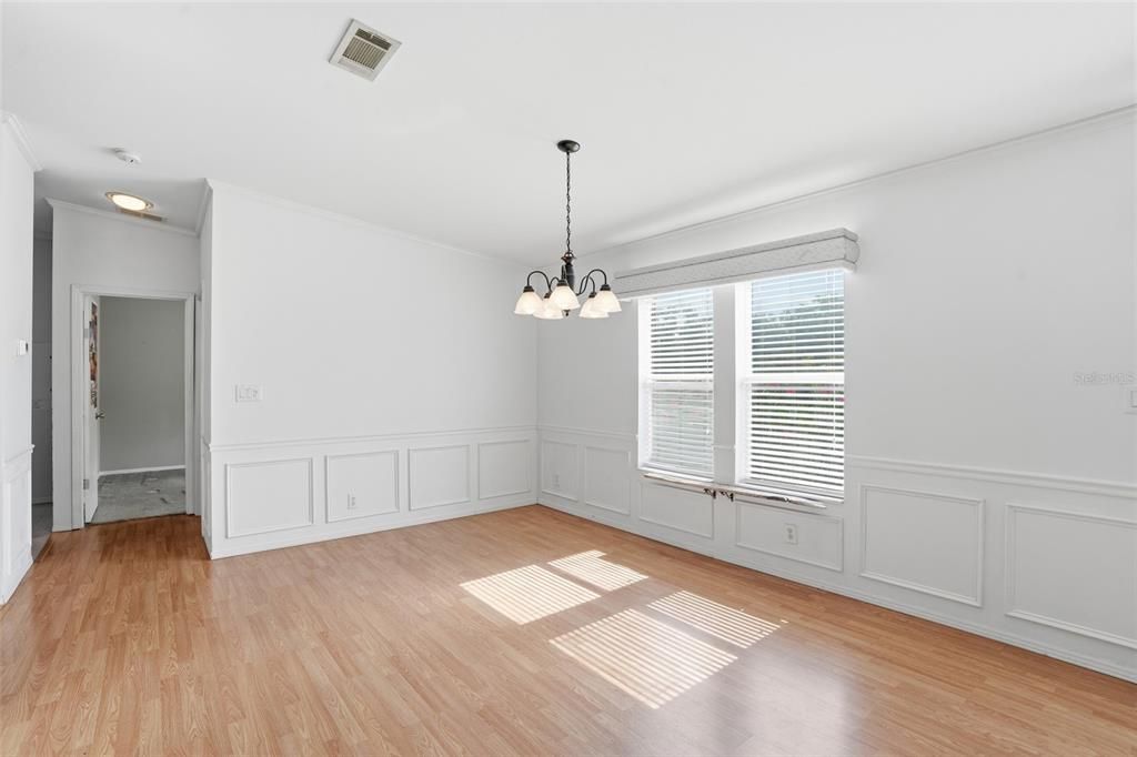 For Sale: $299,500 (3 beds, 3 baths, 2324 Square Feet)