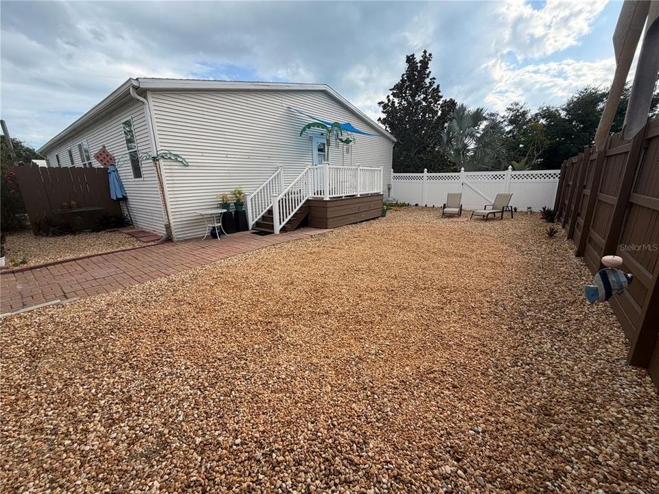 For Sale: $275,000 (3 beds, 3 baths, 2324 Square Feet)