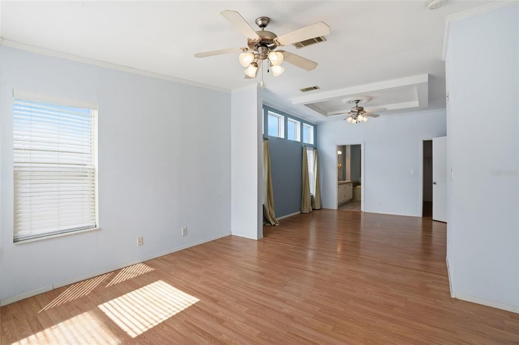 For Sale: $299,500 (3 beds, 3 baths, 2324 Square Feet)