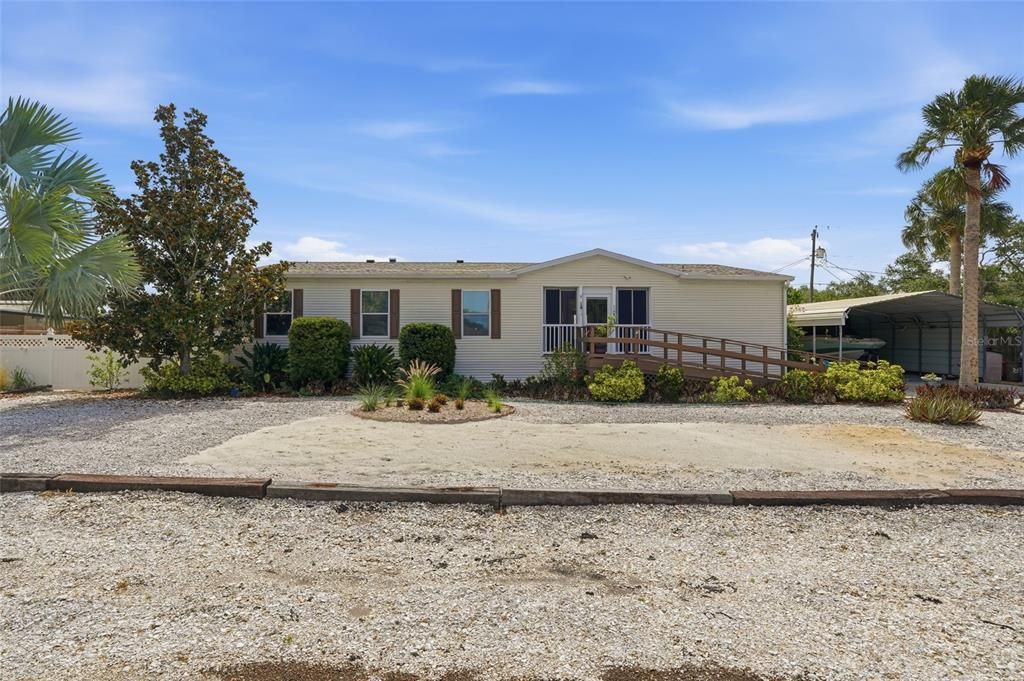 For Sale: $299,500 (3 beds, 3 baths, 2324 Square Feet)