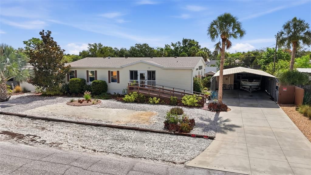 For Sale: $299,500 (3 beds, 3 baths, 2324 Square Feet)