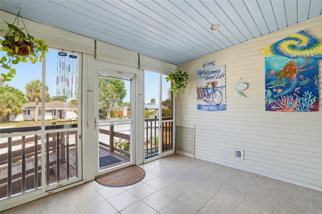 For Sale: $299,500 (3 beds, 3 baths, 2324 Square Feet)