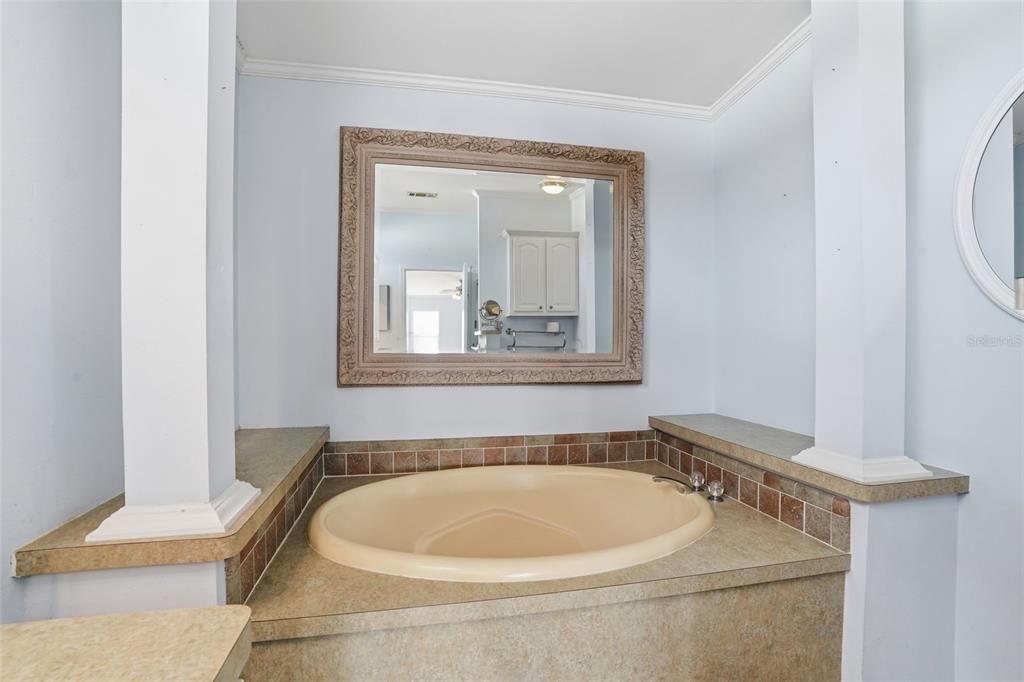 For Sale: $299,500 (3 beds, 3 baths, 2324 Square Feet)