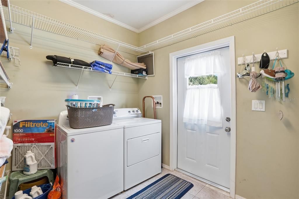 For Sale: $299,500 (3 beds, 3 baths, 2324 Square Feet)