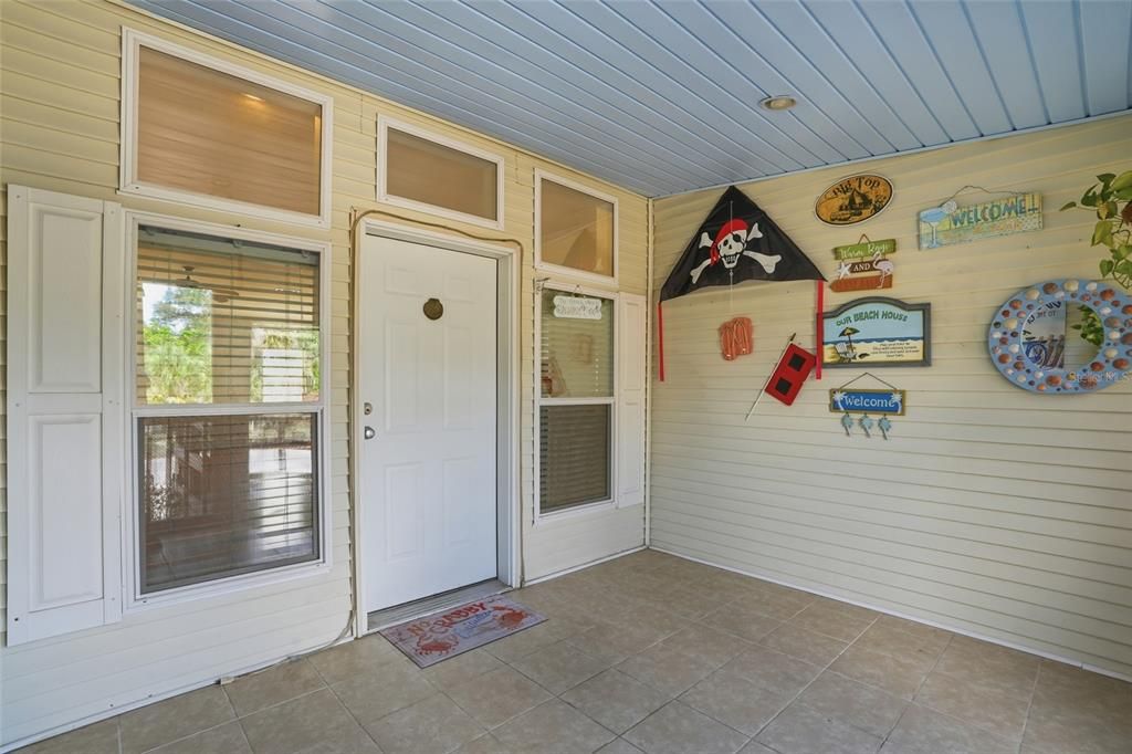 For Sale: $299,500 (3 beds, 3 baths, 2324 Square Feet)