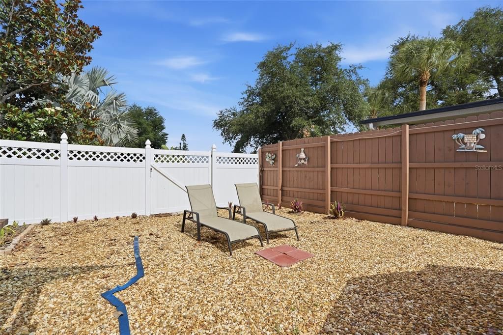 For Sale: $299,500 (3 beds, 3 baths, 2324 Square Feet)