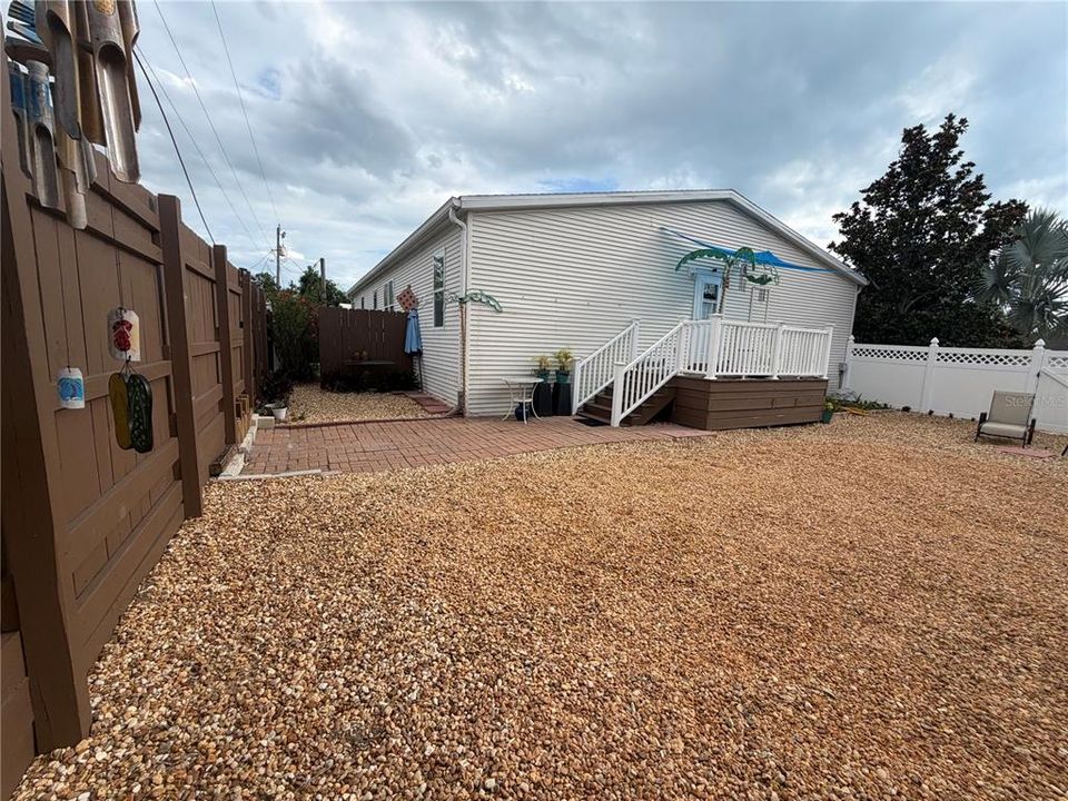 For Sale: $275,000 (3 beds, 3 baths, 2324 Square Feet)