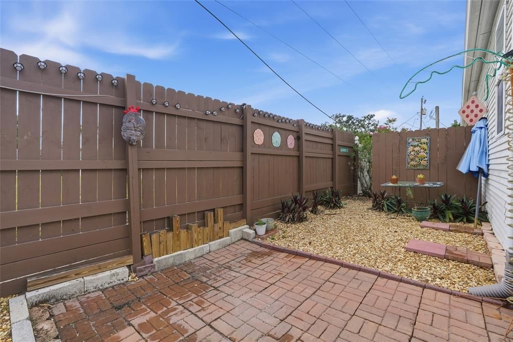For Sale: $299,500 (3 beds, 3 baths, 2324 Square Feet)