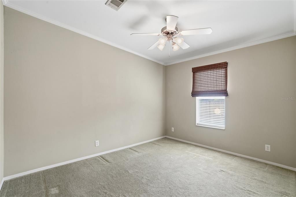 For Sale: $299,500 (3 beds, 3 baths, 2324 Square Feet)