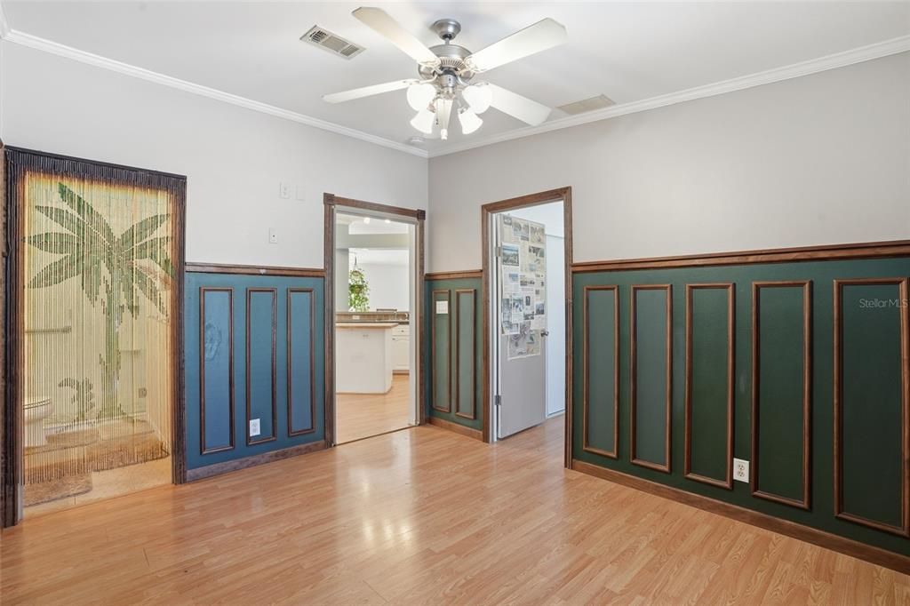 For Sale: $299,500 (3 beds, 3 baths, 2324 Square Feet)