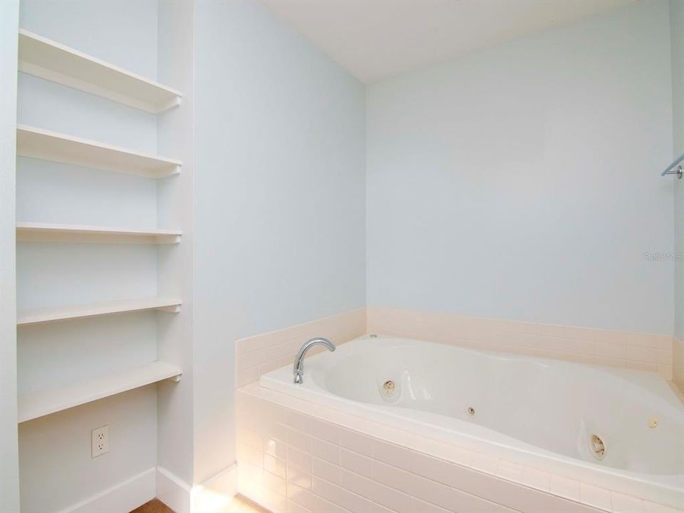 For Sale: $779,000 (3 beds, 2 baths, 2541 Square Feet)