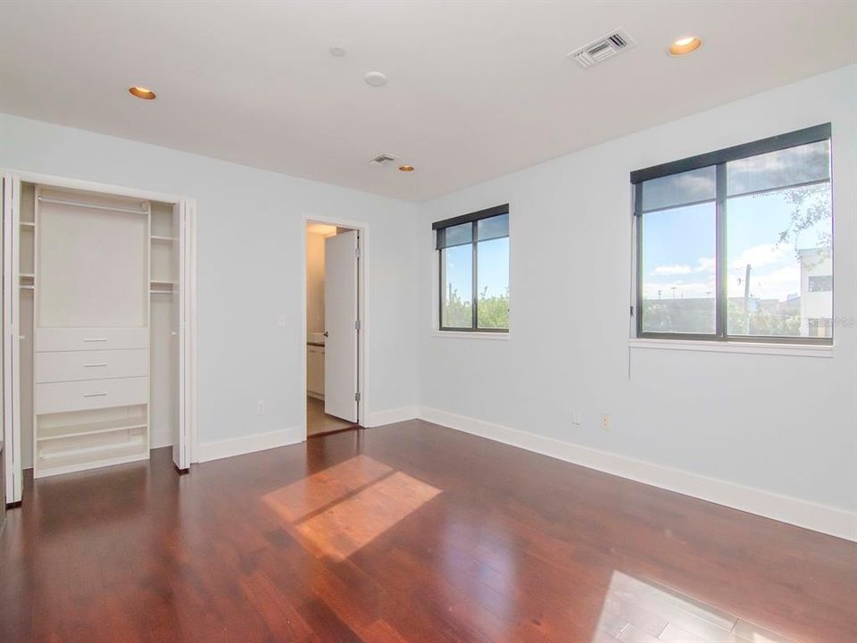 For Sale: $779,000 (3 beds, 2 baths, 2541 Square Feet)