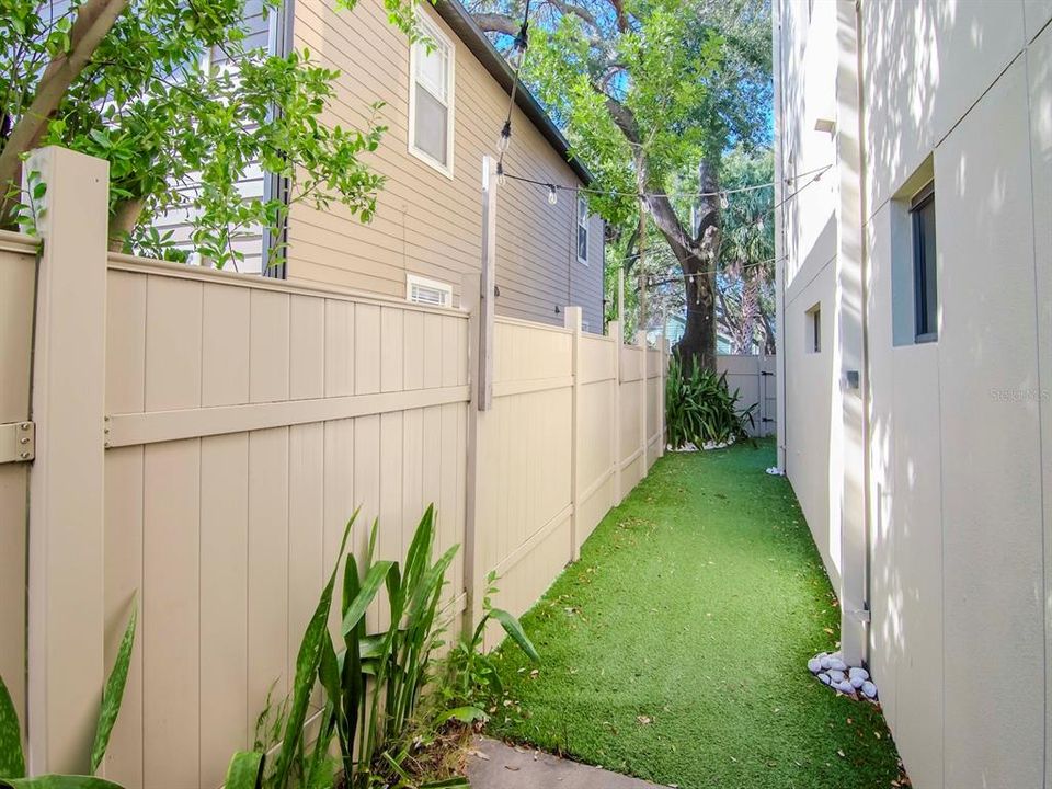 For Sale: $779,000 (3 beds, 2 baths, 2541 Square Feet)