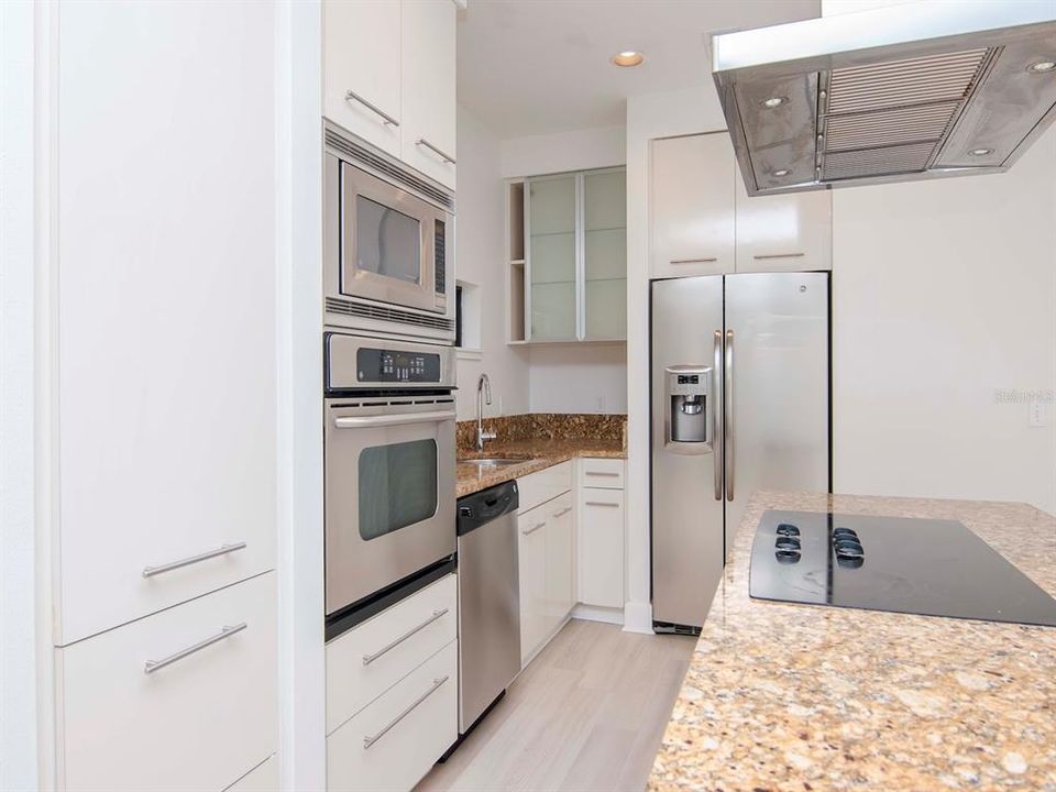 For Sale: $779,000 (3 beds, 2 baths, 2541 Square Feet)