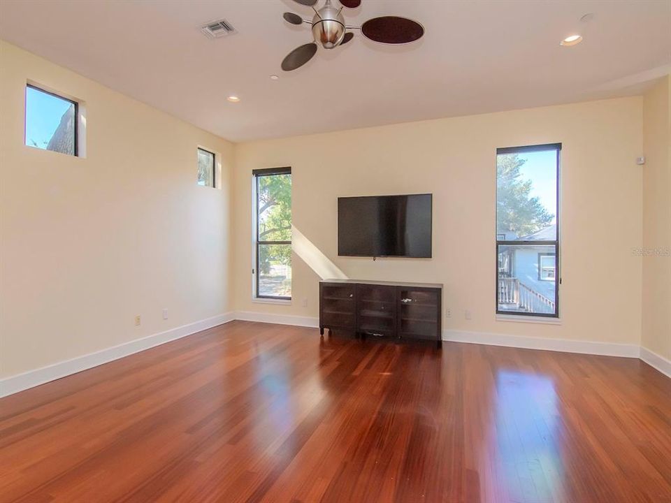 For Sale: $779,000 (3 beds, 2 baths, 2541 Square Feet)