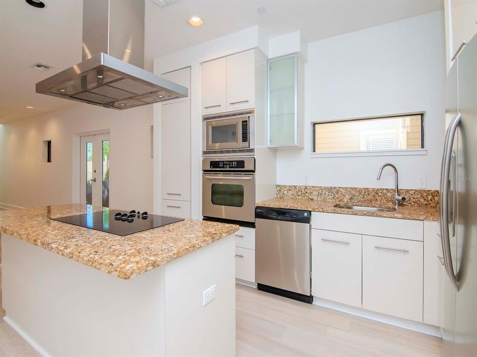For Sale: $779,000 (3 beds, 2 baths, 2541 Square Feet)