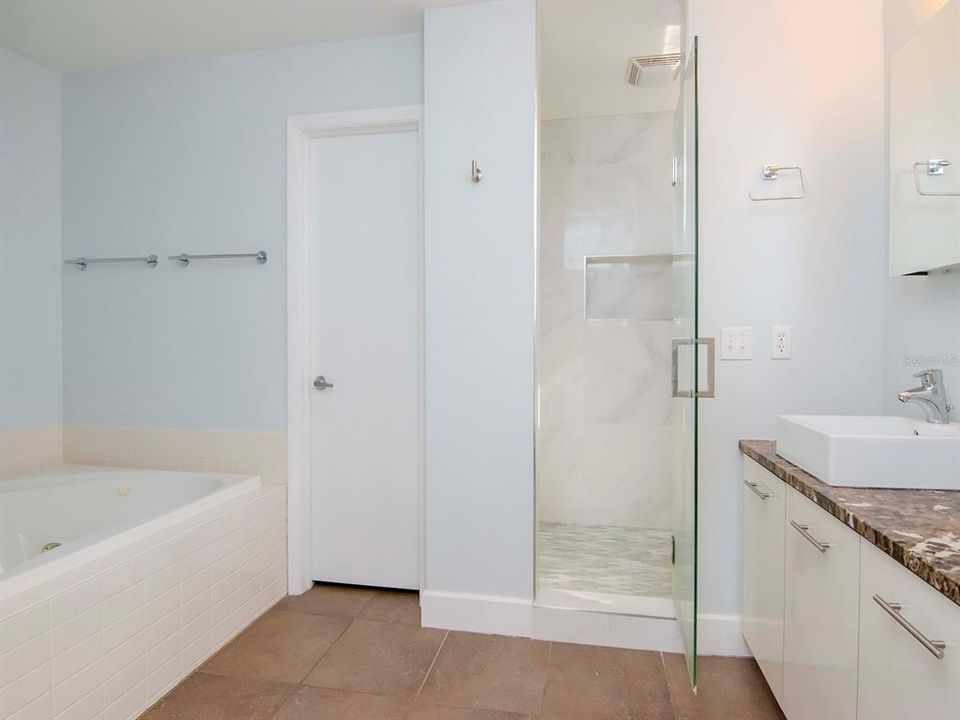 For Sale: $779,000 (3 beds, 2 baths, 2541 Square Feet)