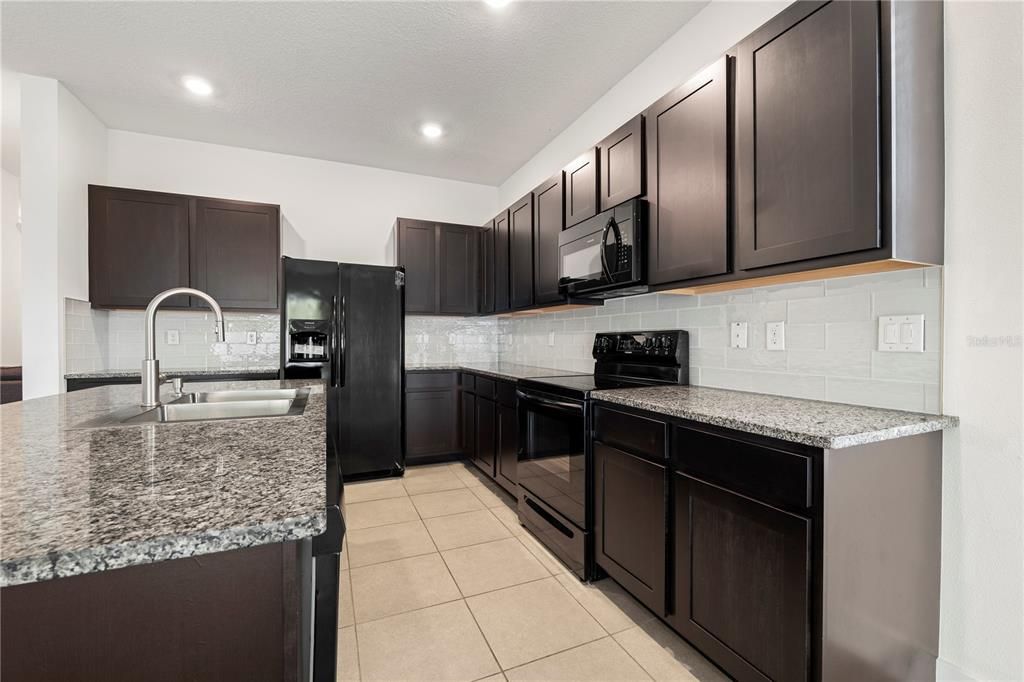 В аренду: $2,395 (3 спален, 2 ванн, 1758 Квадратных фут)