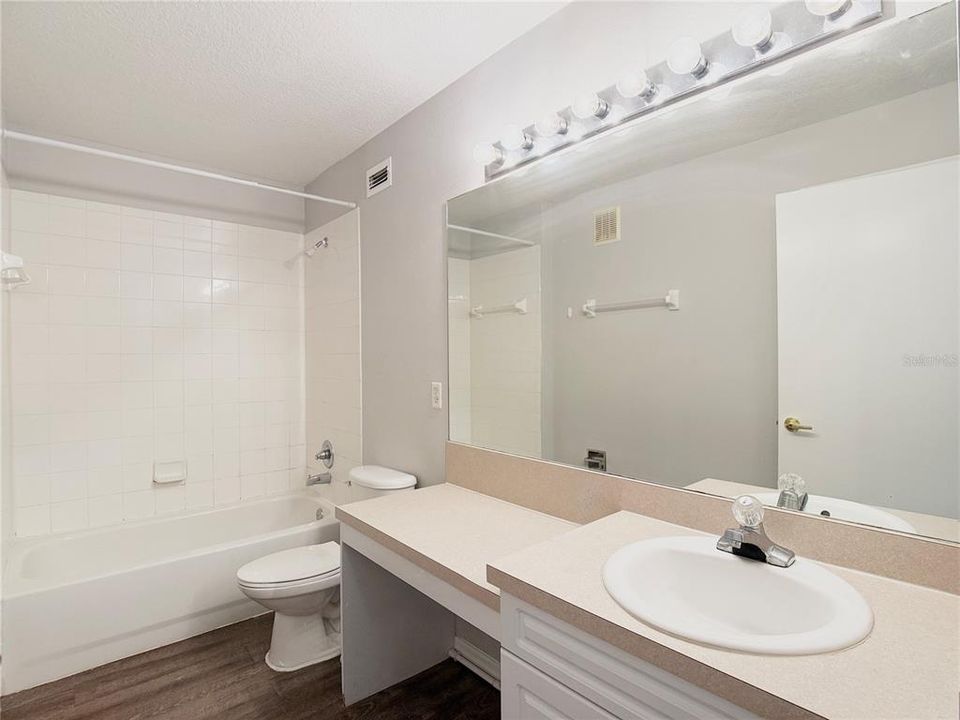 В аренду: $1,000 (1 спален, 1 ванн, 600 Квадратных фут)