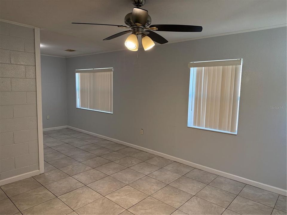 For Rent: $1,025 (2 beds, 1 baths, 1400 Square Feet)
