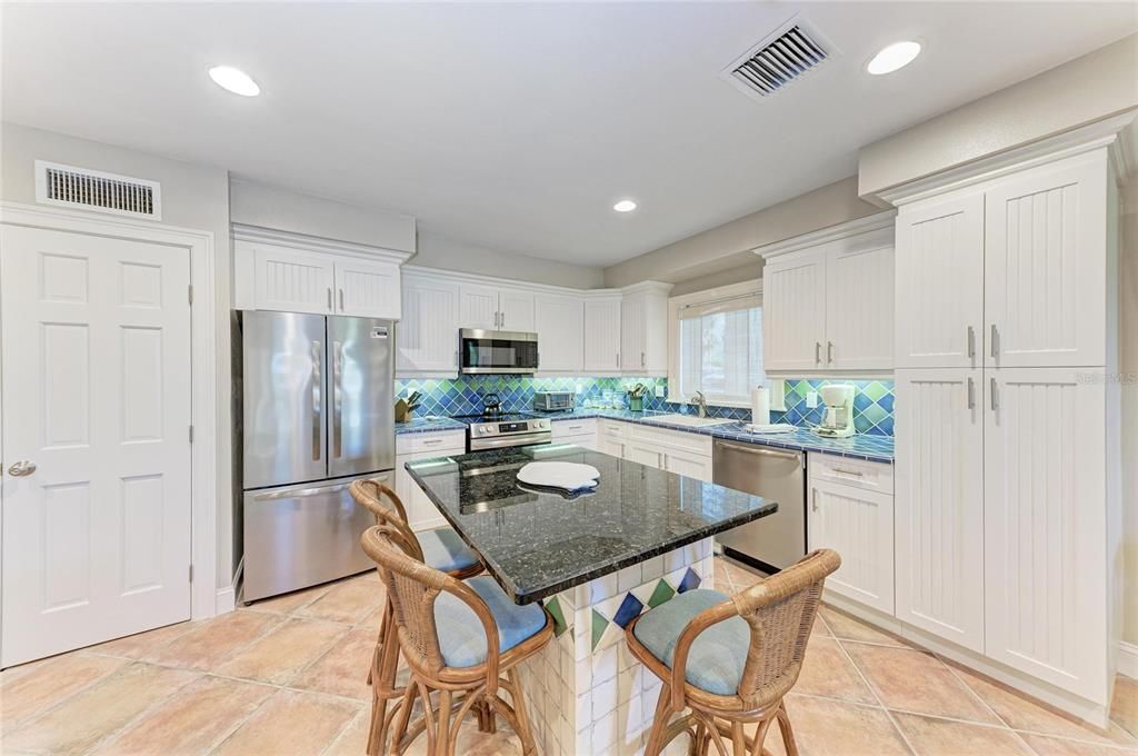 For Rent: $6,000 (1 beds, 1 baths, 800 Square Feet)