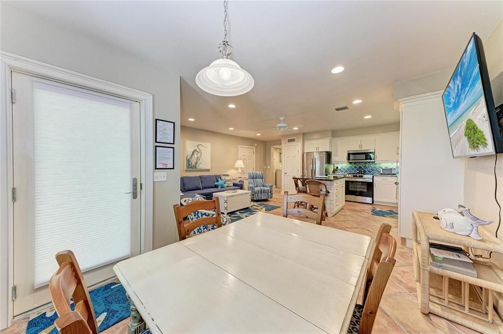 For Rent: $6,000 (1 beds, 1 baths, 800 Square Feet)