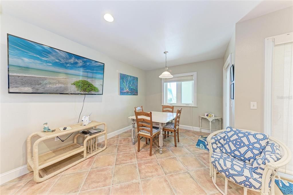 For Rent: $6,000 (1 beds, 1 baths, 800 Square Feet)