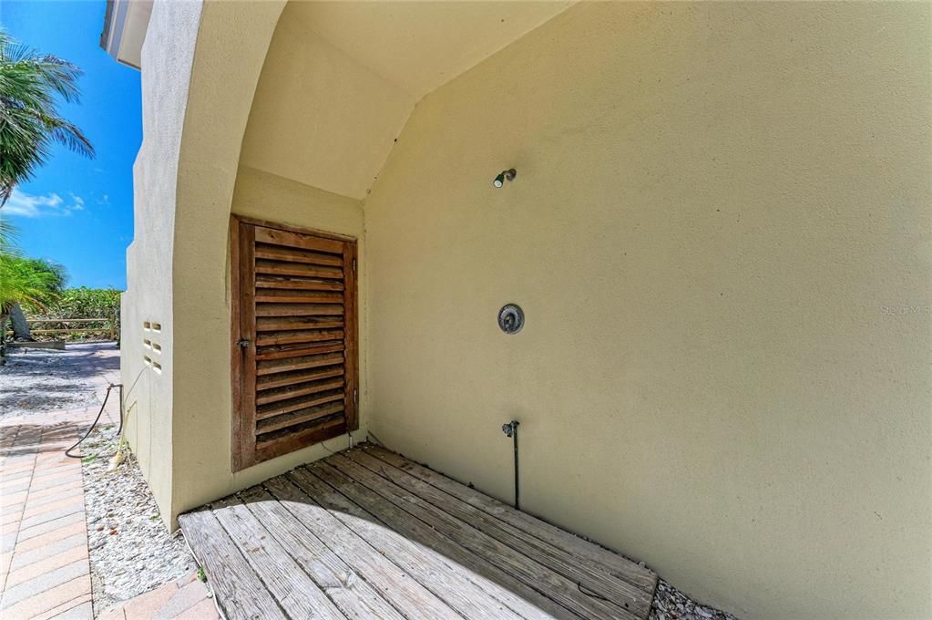For Rent: $6,000 (1 beds, 1 baths, 800 Square Feet)