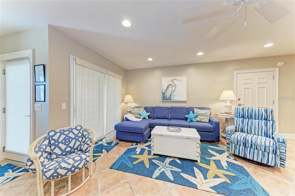 For Rent: $6,000 (1 beds, 1 baths, 800 Square Feet)