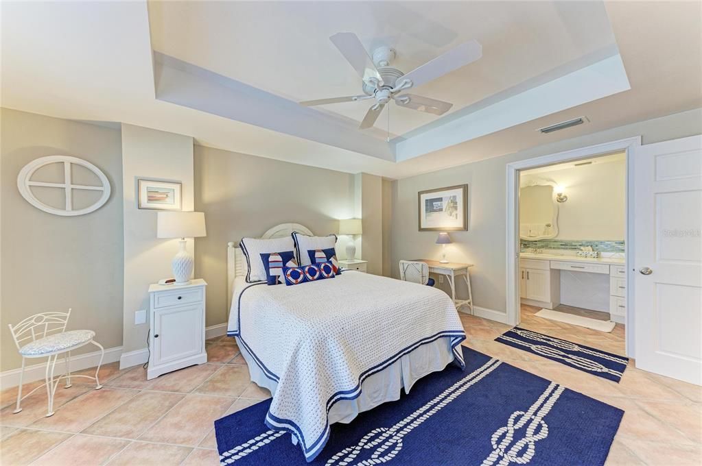 For Rent: $6,000 (1 beds, 1 baths, 800 Square Feet)