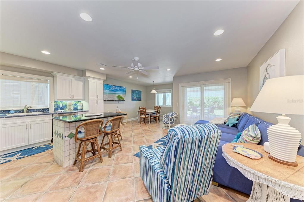 For Rent: $6,000 (1 beds, 1 baths, 800 Square Feet)